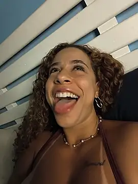 Vivianeleoa - Plugar o cuzinho 🔥