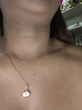 Melany_Pink1 - aceite en las tetas