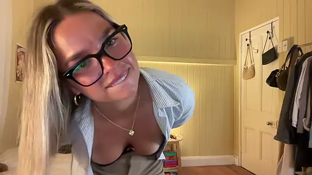 Sofia_rhodes - strip my outfit