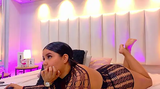 KeilyRoss - boobs bouncing out 😜