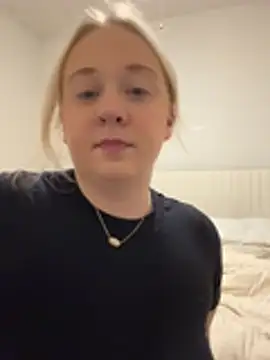 AnnieAscott - rub oil on boobs and moan🥵