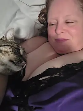 CanadianQueen1973 - Show full boobs