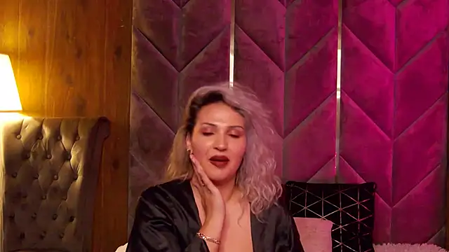LaylaBlakes - Choose my outfit