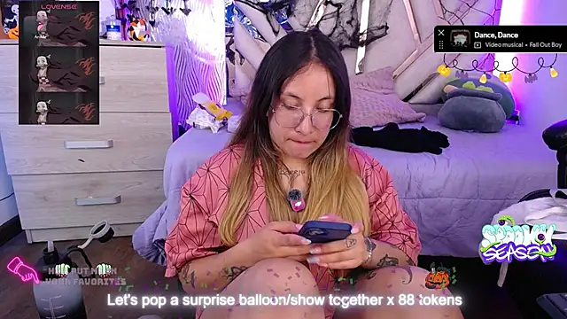 NyxAndria_1 - 🎯 Boobies out,oil play on nipples🎈