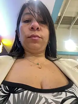 Dulce-miamilf - Show tits in the mall 🤫 people near