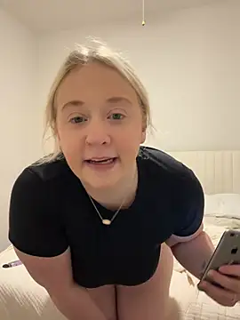 AnnieAscott - rub oil on boobs and moan🥵