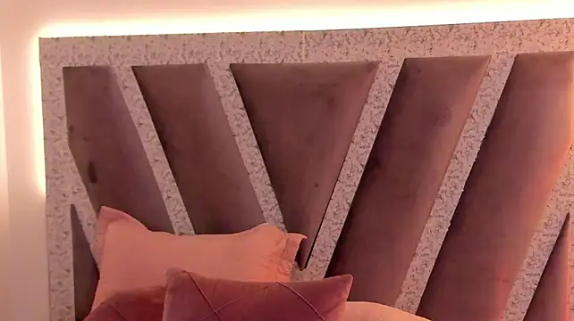 SoophieBlair_ - Fingers pussy now!!