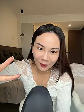 Yioyio-666 - 仿真精液摸胸诱惑2分钟