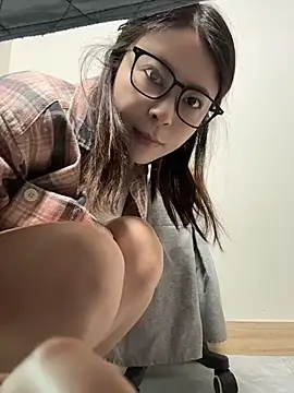 YaoYao8888 - 店门口脱掉内裤直播两分钟