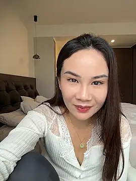 Yioyio-666 - 仿真精液摸胸诱惑2分钟