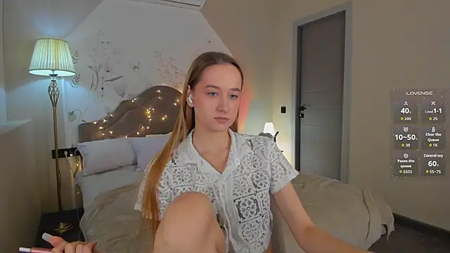Sweett_Monica - show bra