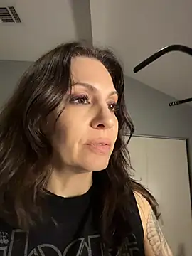 BeautifulMesss - Risky naked In hallway roomie downstairs