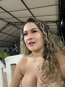 Sara_smiiith211 - oil on my breasts. In public
