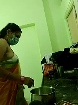 Komal_Bhabhi4u - Full naked walk for 2 minutes