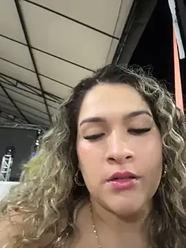 Sara_smiiith211 - oil on my breasts. In public