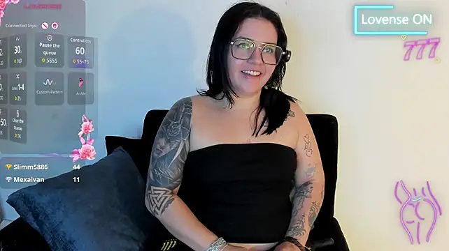 Juana_valkiria - show full naked, masturbate and squirt