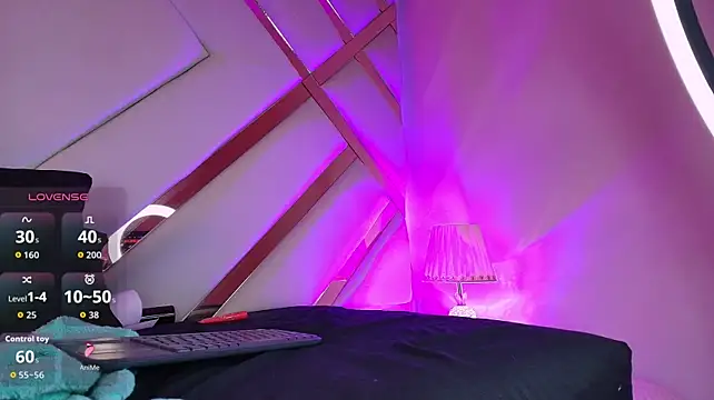 Michelle_cutee_ - spanks ass