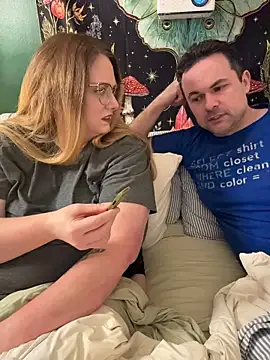 Thatcutegirlwtheglasses - oil bewbies