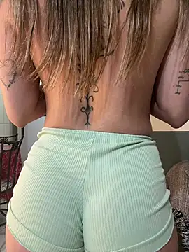 Bubuzinhaa10 - Usando plugs🍑