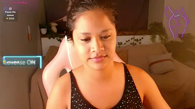 AmeliaEmmy - bounce boobs close to cam