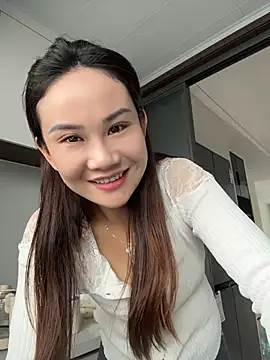 Yioyio-666 - 仿真精液摸胸诱惑2分钟