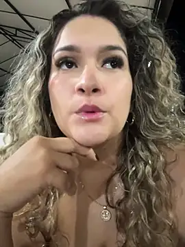 Sara_smiiith211 - oil on my breasts. In public
