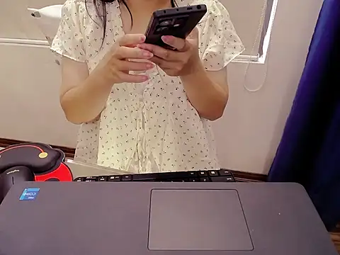 Haruka95 - show tits