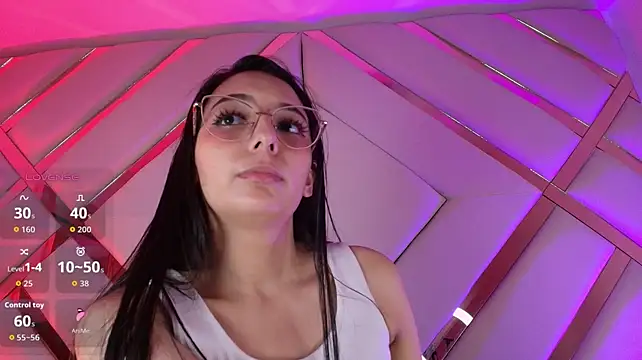 Michelle_cutee_ - spanks ass