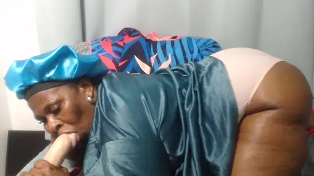 Lucia-boobs - SUCK BOOBS DADDY ND PLAY NIPPLES