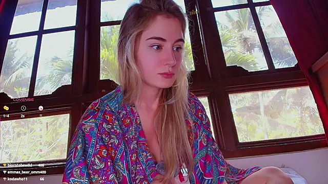 Ommniaqueen - Play with ass hole