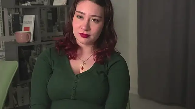 VanessaBarbella - show my necklace close up in cam