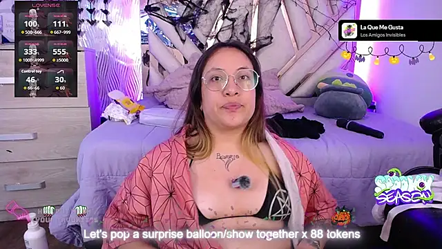 NyxAndria_1 - 🎯 Boobies out,oil play on nipples🎈