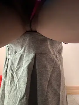 YaoYao8888 - 店门口脱掉内裤直播两分钟