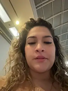 Sara_smiiith211 - oil on my breasts. In public