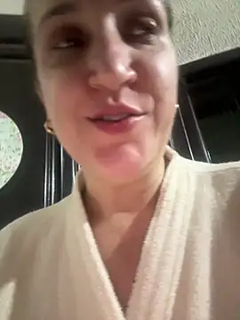 Bia_sexynovaes - Bia senta no pau e goza gostoso