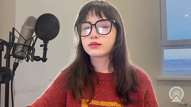 AlisaNaughty - Top comes off /hand bra tease🥹