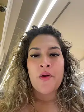 Sara_smiiith211 - oil on my breasts. In public
