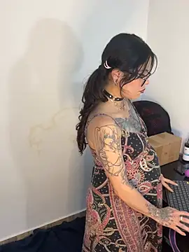 Esmeralda_hairy - clamps on titis