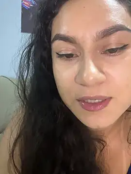 Yummi_bigclit - Fingers in pussy + fingers in ass