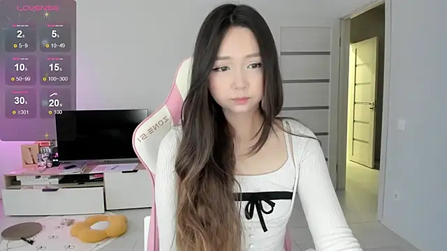 Fluffy_Rose - stay only in underwear