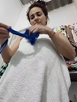 Amanda39 - Masturbation in the kitchen