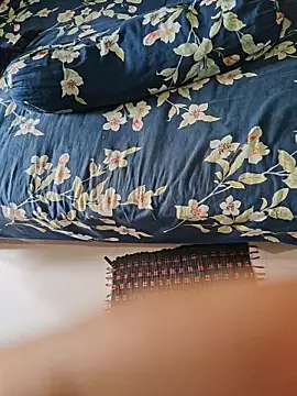 Younger_Couples - boobs show