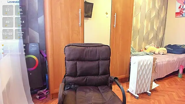 Tiny_Kiss - naked 5 min