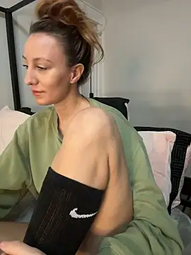 Anne-Laurent - 🍆dildo squirt💦+tits🍒 LT 3 min cntrl
