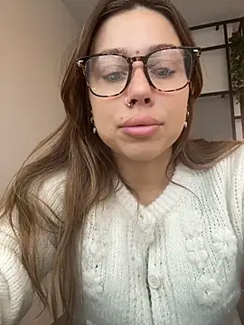 Jucie_Boom - SHOW WHATS UNDER MY SWEATER IN PUBLIC😱