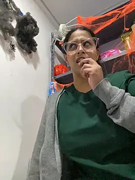 Chloefixxx - Show my pussy in a close-up