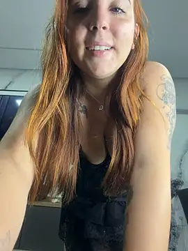 BrunaMendees - Dildo no cuzinho de ladinho