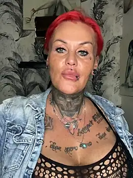 InkedMissLaBaehm - 🫦 Dirty Talk 1 Minute + Show boobs