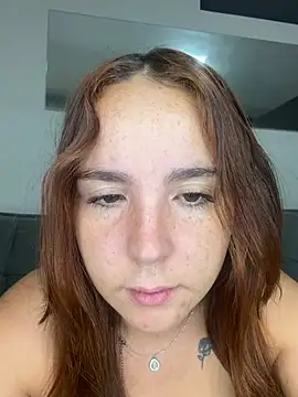 BrunaMendees - Dildo no cuzinho de ladinho