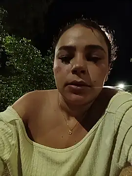 Mommy-Hot - Strange Touch my Tits In a public park